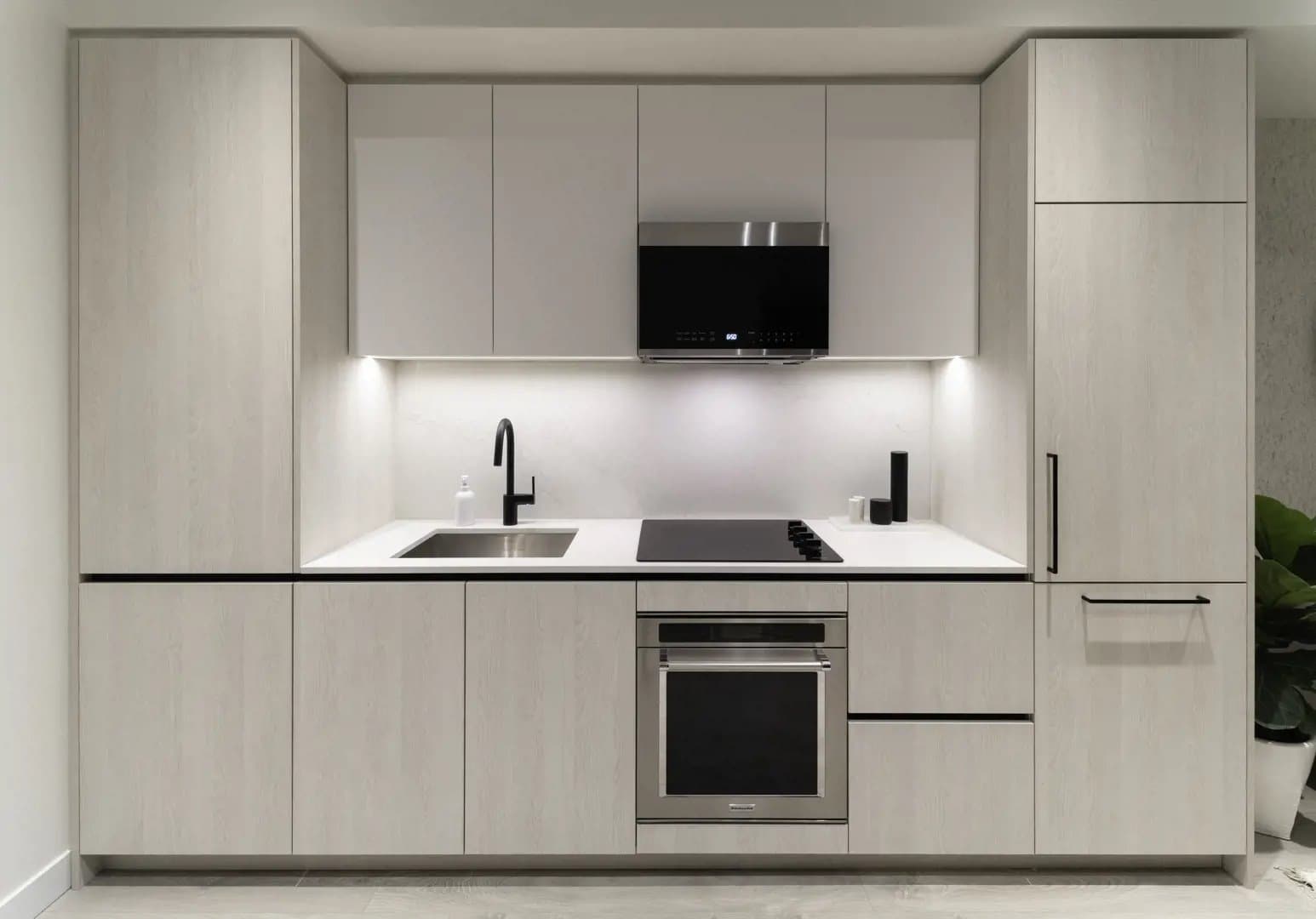 Stella 2 Condos thumbnail 3