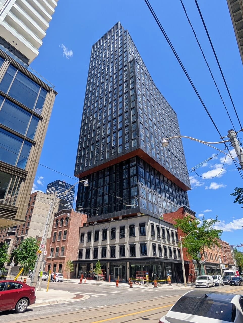Queen Central Condos thumbnail 11
